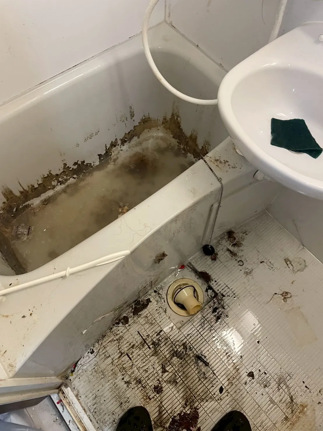 ゴミ屋敷ゴミ撤去、清掃一式ゴミ軽トラック4台分