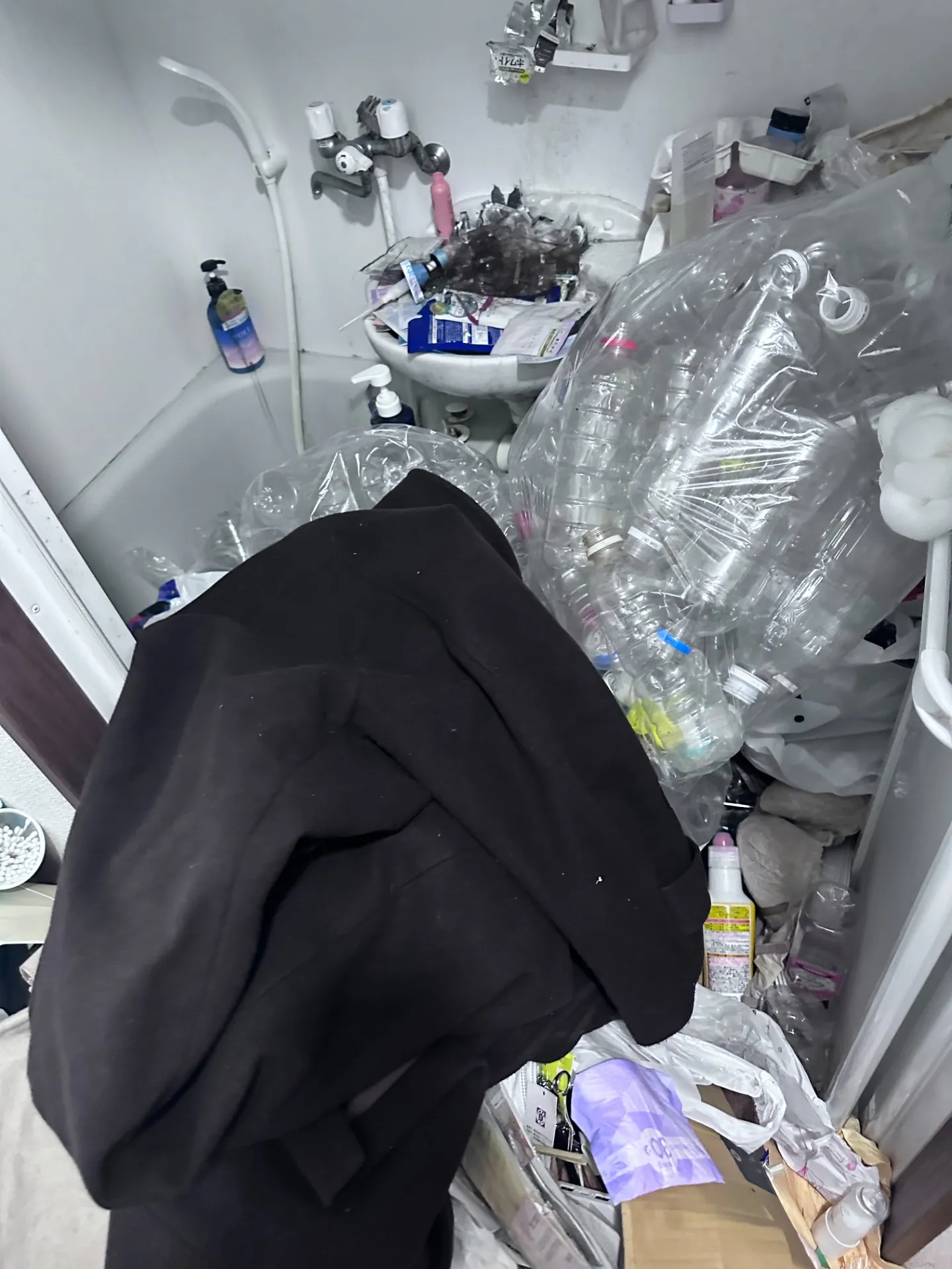 ゴミ屋敷ゴミ撤去、清掃一式ゴミ軽トラック4台分